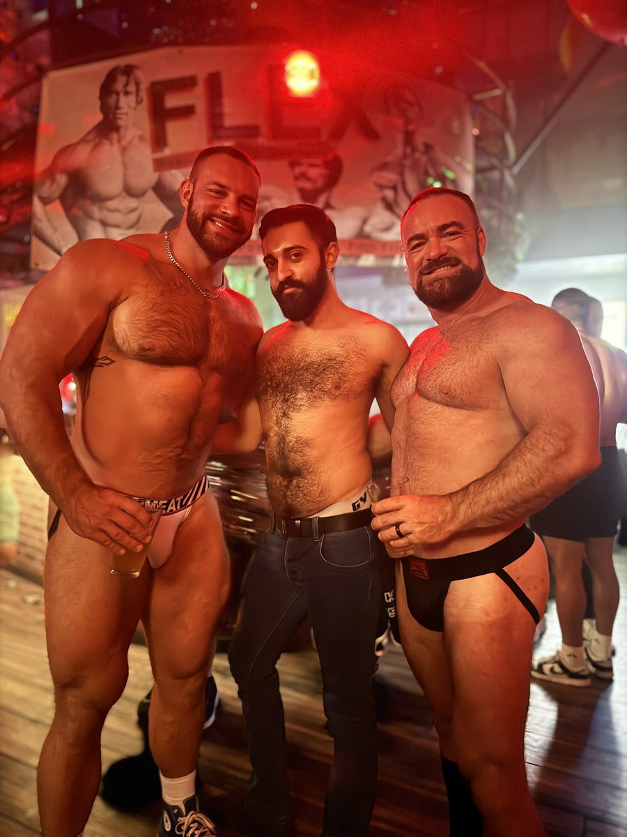 I had a fucking blast  at the <a href="/FlexPartySF/">Flex Party</a> 
Got to a snap a pic with these studs <a href="/Chase_Me2theGym/">Chase</a> (I don’t know if the hottie on my left has X☹️)
