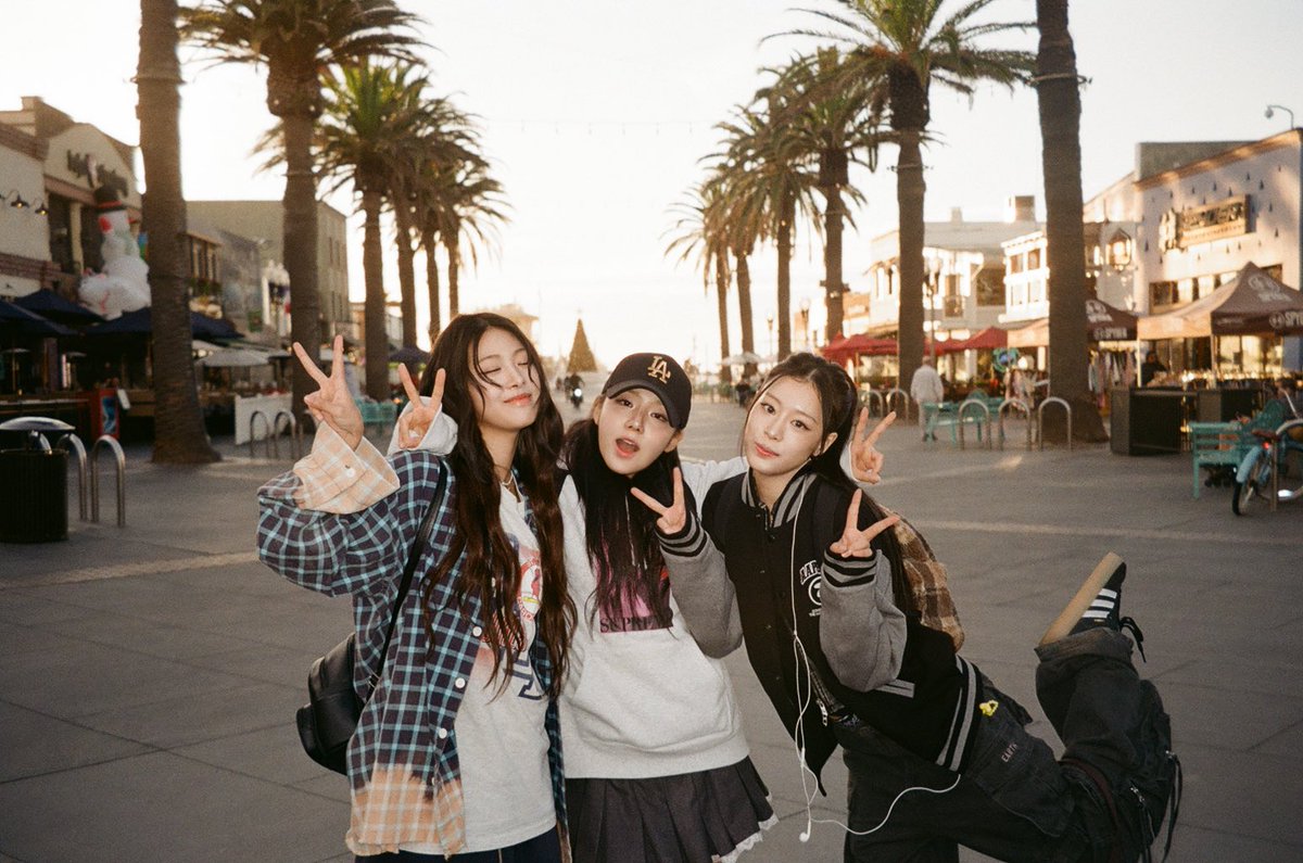 ablumeworld's tweet image. Happy new year! To even brighter and happier days ahead with ablume in 2026💓