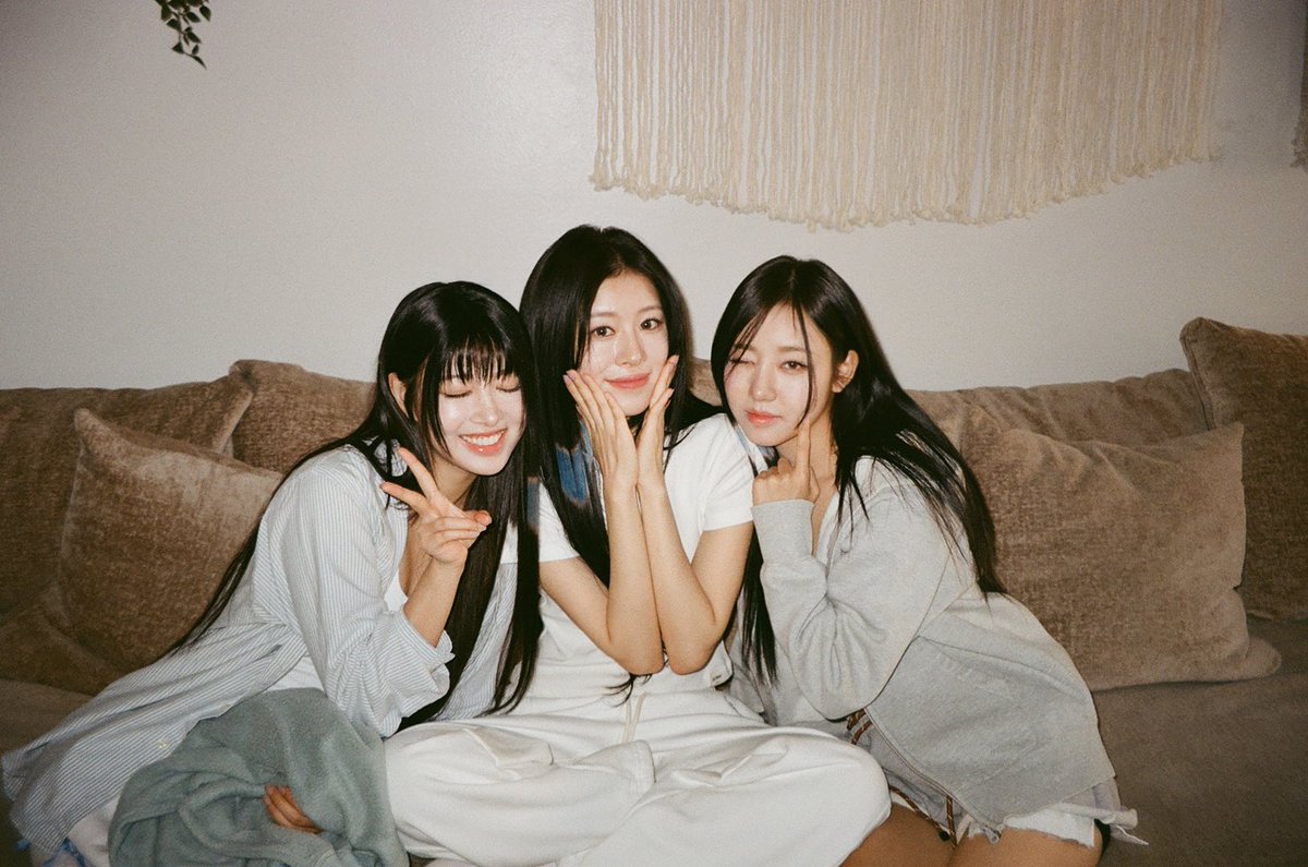 ablumeworld's tweet image. Happy new year! To even brighter and happier days ahead with ablume in 2026💓