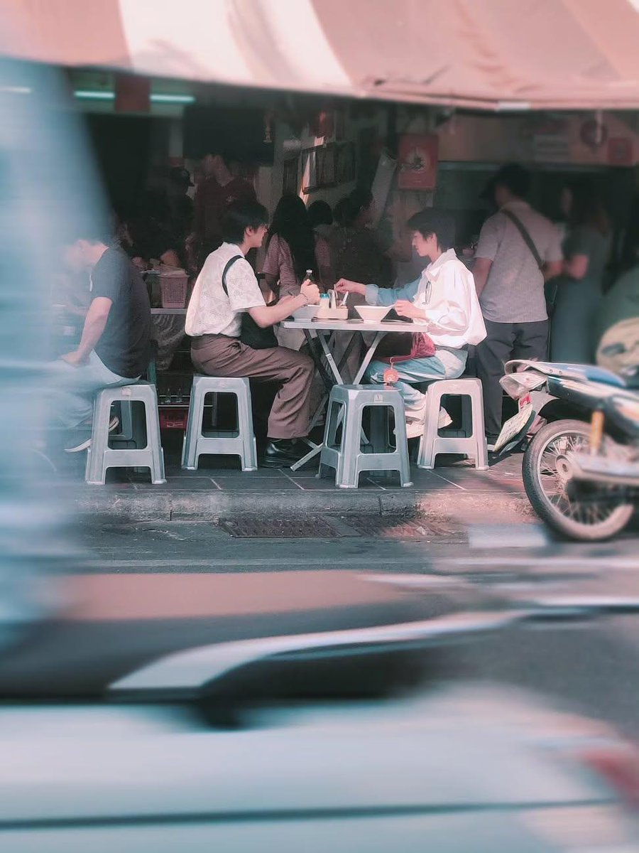 IG notemakeup : แจกพิกัด ร้านอร่อย 
ราดหน้ายอดผัก ข้างศาลเจ้าพ่อเสือ 
และ หมูสะเต๊ะ น้ำจิ้มรสเด็ด

#เจ้าแก้มก้อน #fluke_natouch
#peterpanzz_w