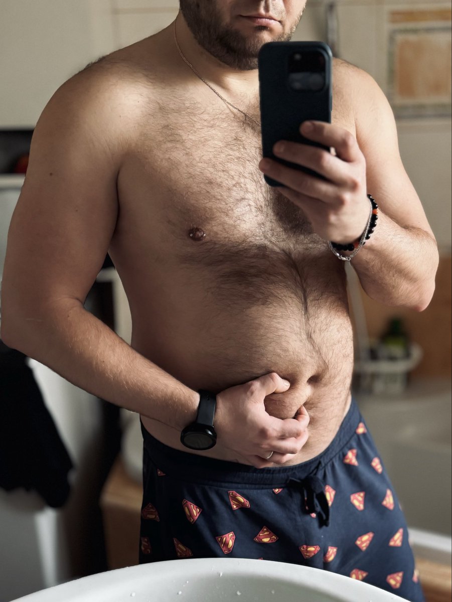 PandaWell08's tweet image. I’ve reached my highest weight. I’m a fat guy now. +6 kg😱

#FatGuy #Chubby #ChubbyBoy #HappyNewYear2026