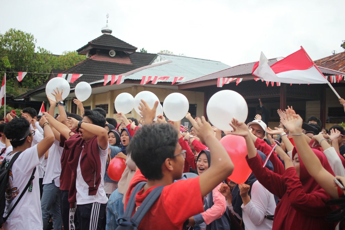 verhity's tweet photo. Selamat tahun baru guys https://t.co/UaJ9IZslBJ
