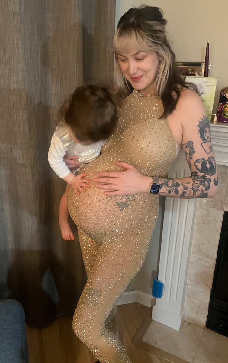 thetragicallyHP's tweet image. when you’re still pregnant on NYE so you have to throw a fit…