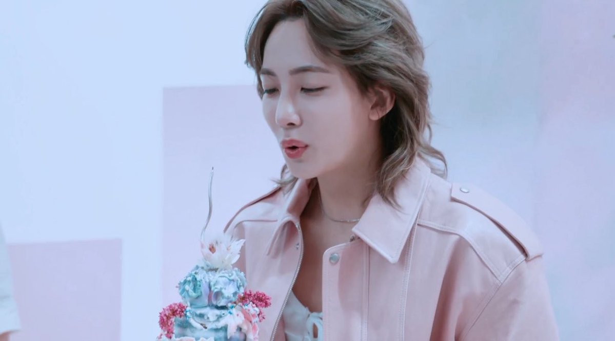 flamehanie's tweet image. JEONGHAN’s inner top in this look 🫠 IT HAS A RIBBON TIE 😭🎀 OMG i can’t wait for banila co to release the photos for their 2026 campaign😭 HE’SO PRETTY!! BEST BEST!! he even wears a necklace agshhsdjq