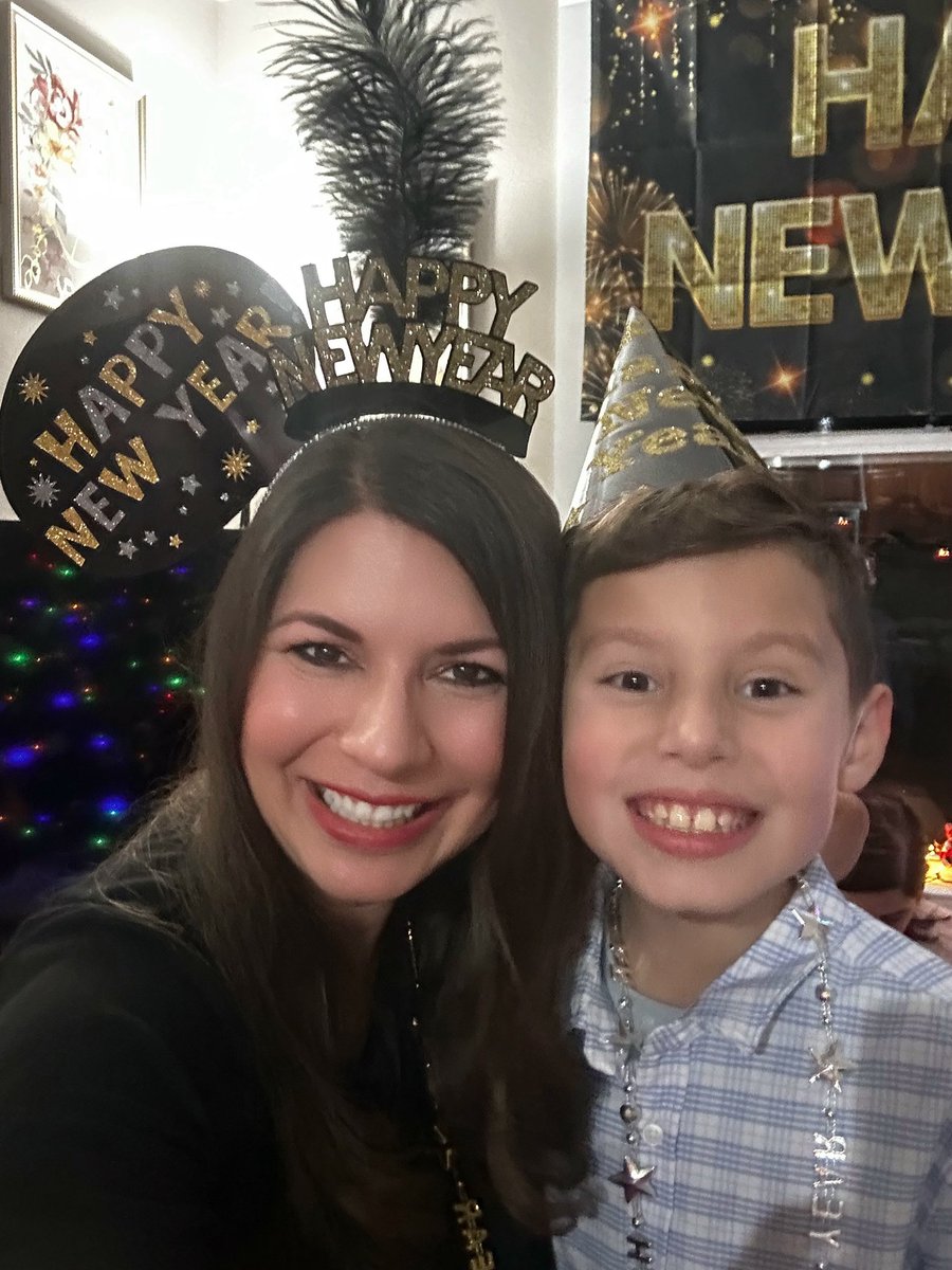 elynormartinez's tweet photo. ✨🎆 ¡Feliz Año Nuevo! Que el 2026 venga cargado de salud, oportunidades y mucha felicidad. https://t.co/foipqpzDFA