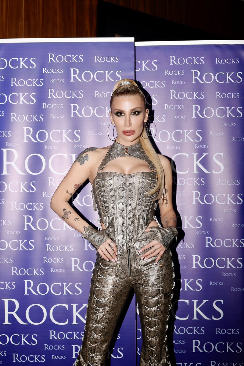 İrem Derici tweet media