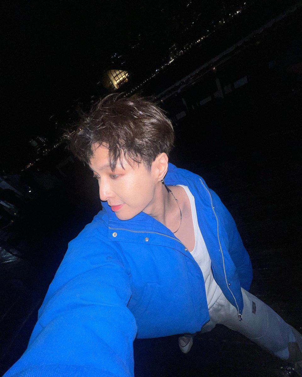 imama5113shu's tweet image. レイさんのIG😭😭😭

新年快乐 Happy new year🎆🎆🎆🎆🎆🎉🎉

#ChromosomeUniverseNewYearCountdownShow #ChromosomeEG #染色体家族跨年狂欢夜 #LAY #LayZhang #Yixing #张艺兴 @layzhang