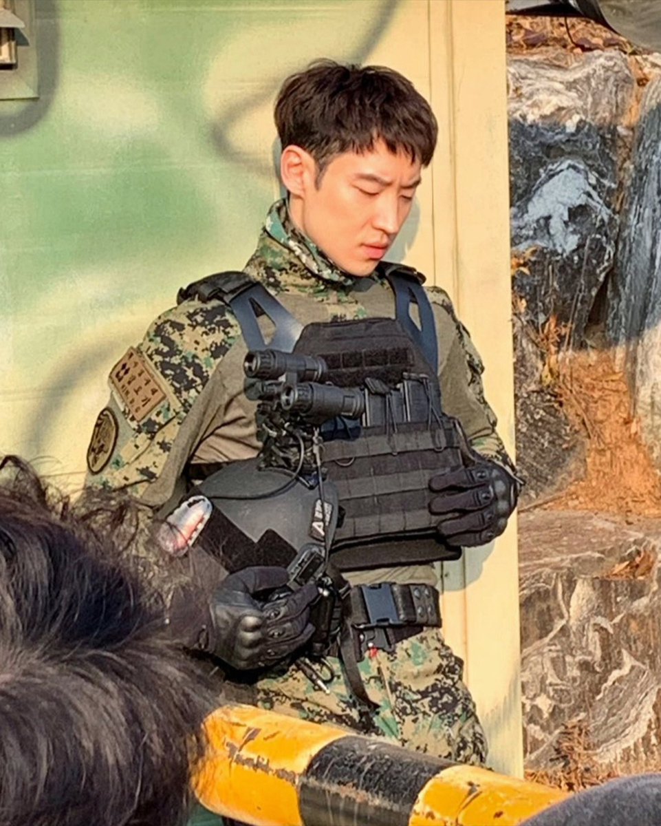 중위 김도기 더보고싶다
하제발움직이는군인도기빨리보고싶어요