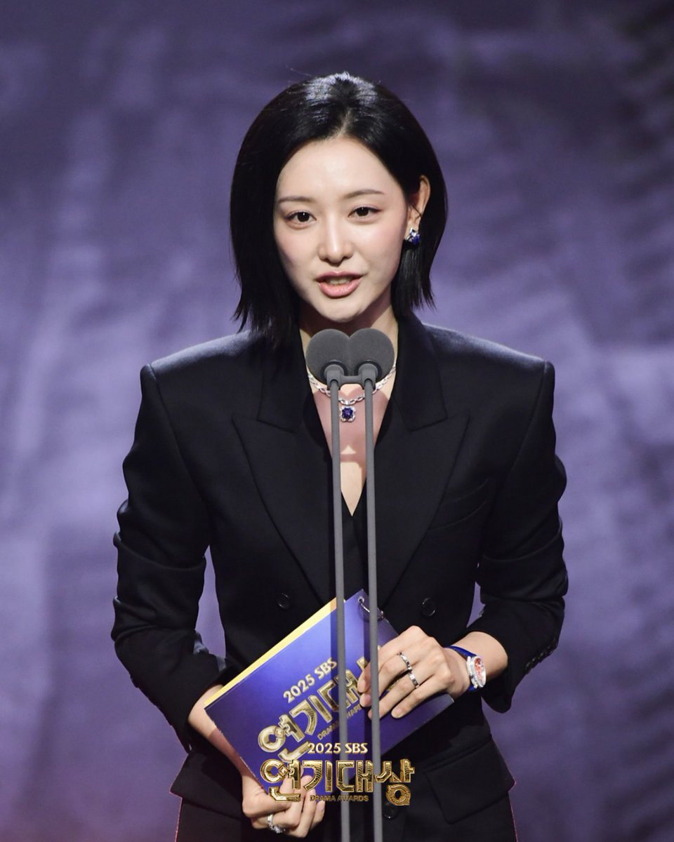 ItsMeTee7's tweet image. Listen SBS, i have a vision.
#kimjiwon #leejehoon