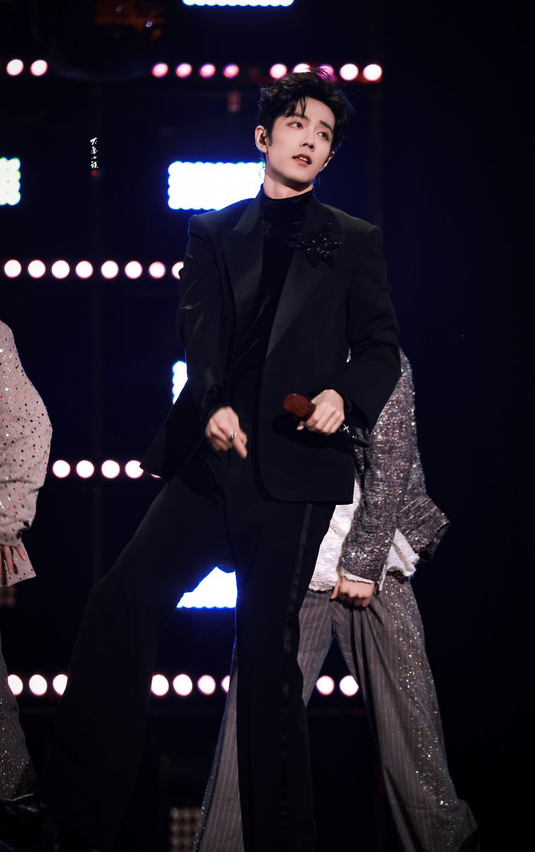 2026東方衛視跨年盛典》 ステージ写真9枚✨（1/3） cr: 不要回头·肖战