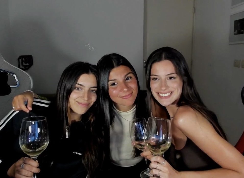 otro año más aquí; y por muchos más 🥂, feliz año sofileras y feliz año sofi y mili 🫶🏼