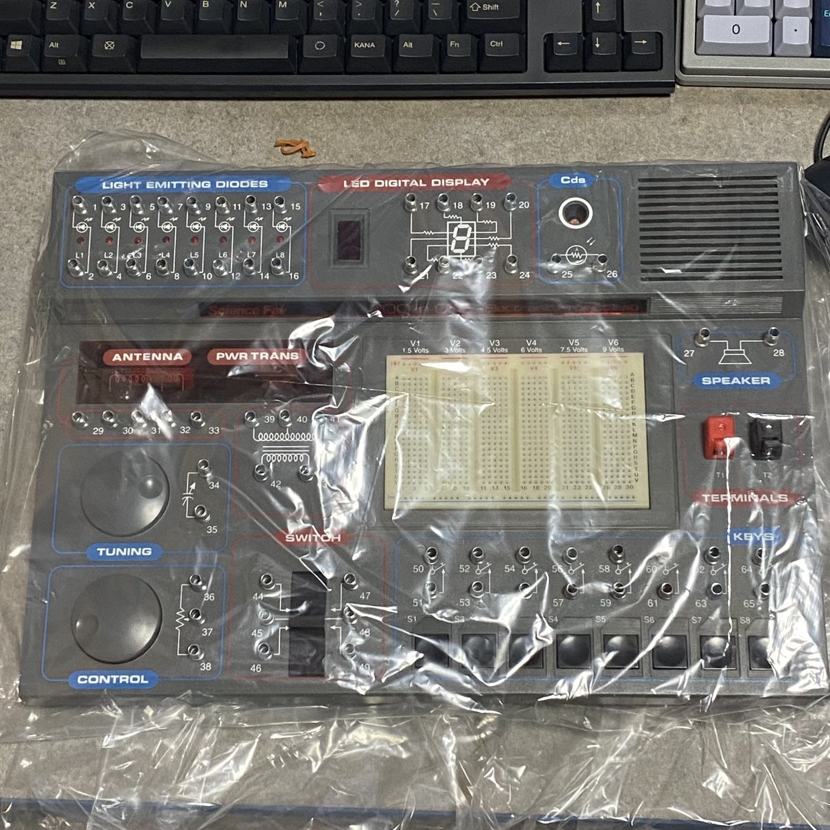 td_service's tweet photo. メルカリ界隈で、気になっておった品が元旦に届きました
このレトロ感が大好きであります
#ElectronicLab https://t.co/3eXdNKyRKb