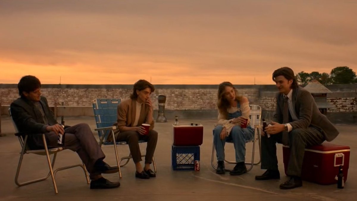 chaostwts's tweet photo. THIS IS FAMILYYY #StrangerThings5 https://t.co/TK7G9tqdZF