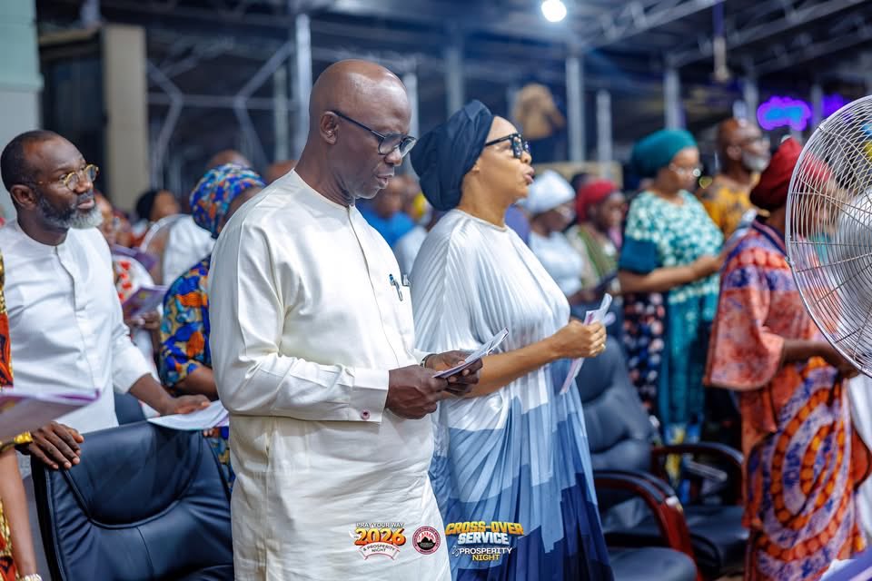 MFMWorldwide's tweet photo. As the opening hymn filled the sanctuary, hearts were aligned and spirits lifted. With one voice, we welcomed God’s presence and dedicated our service and the year ahead into his hands.

@REAL_DKOLUKOYA 

#DrDKOlukoya
#MFMWorldWide
#CrossOverService
#ProsperityNight https://t.co/nobdvVNyXm
