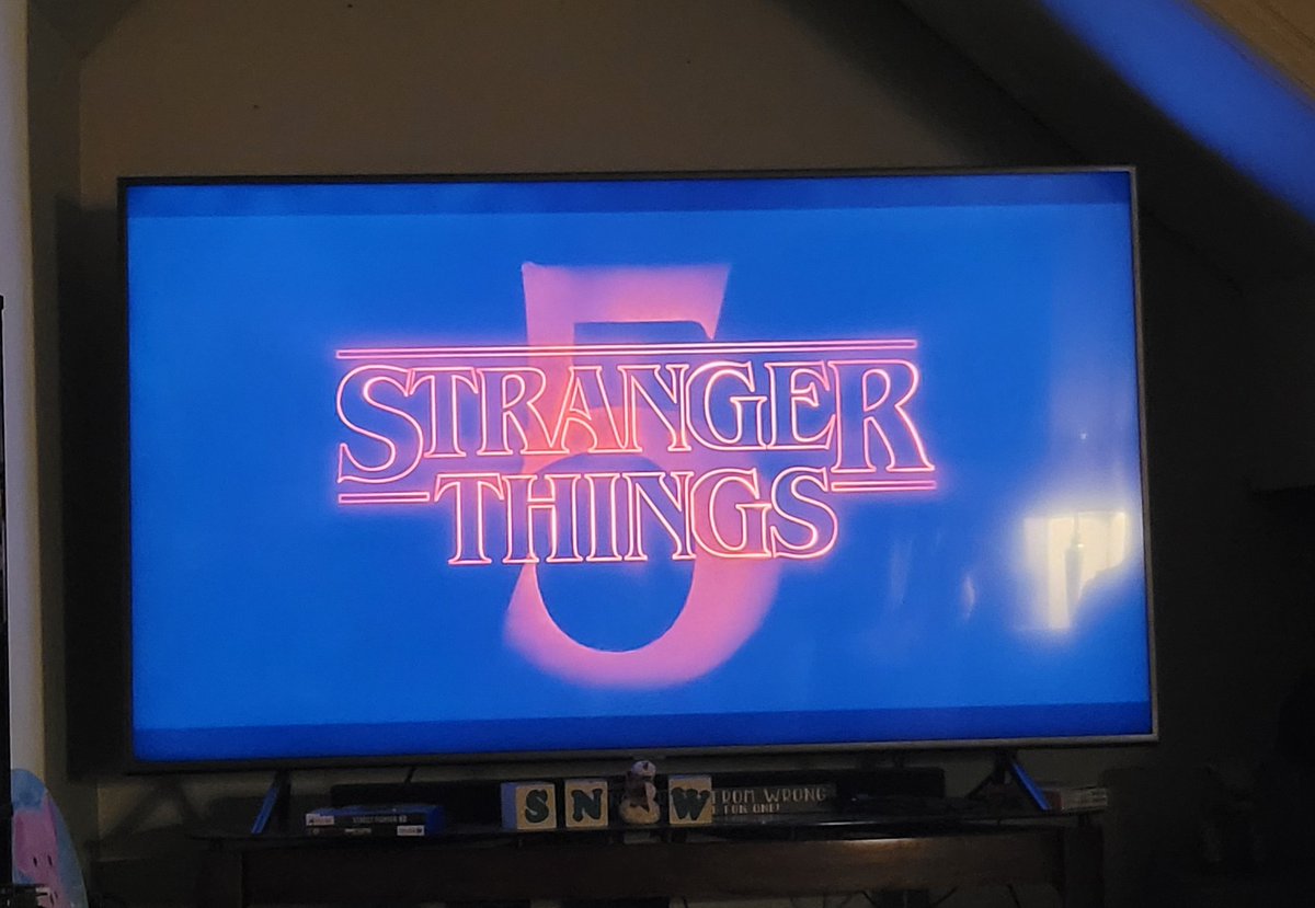 larock_donna's tweet photo. Ugh....that was so good. Well done ❤️ #StrangerThings5 #Netflix https://t.co/YAIH0wsMkS