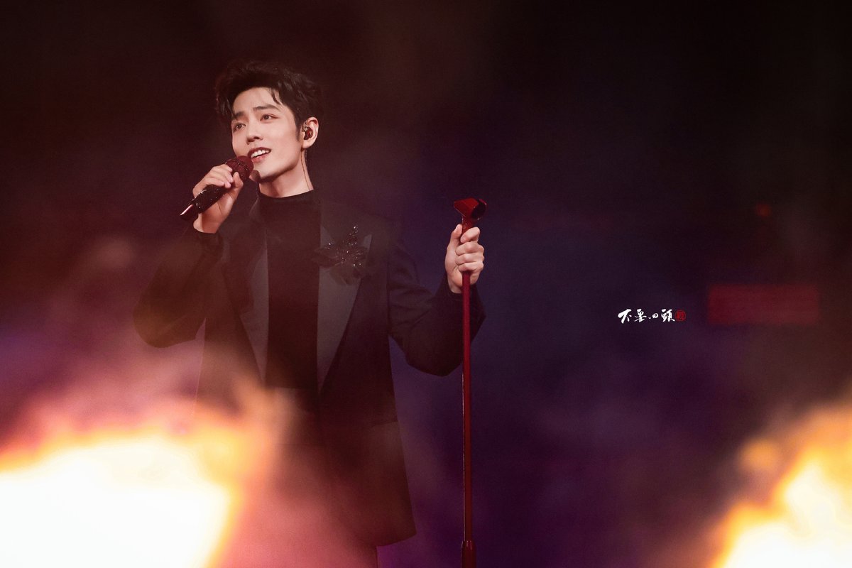 2026東方衛視跨年盛典》 ステージ写真9枚✨（3/3） cr: 不要回头·肖战