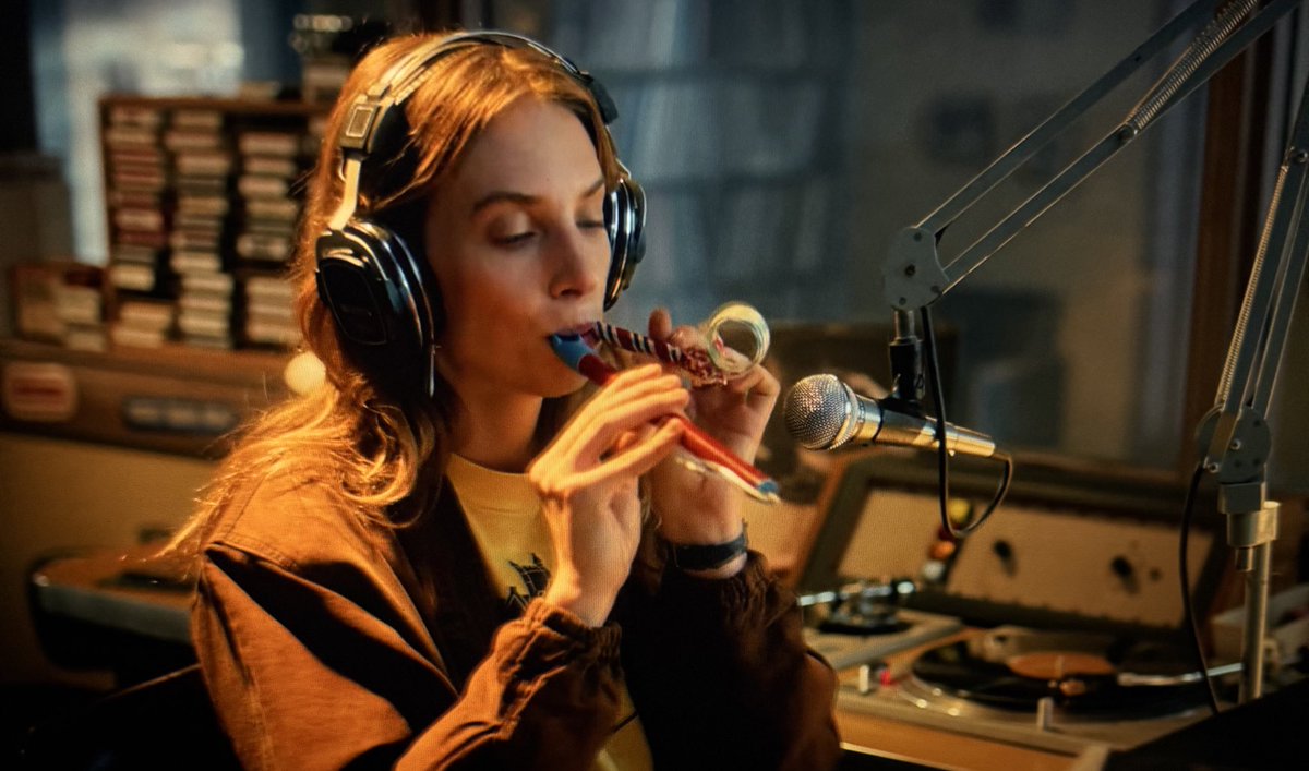 badpostmaya's tweet image. maya hawke as robin buckley :’) #StrangersThings5