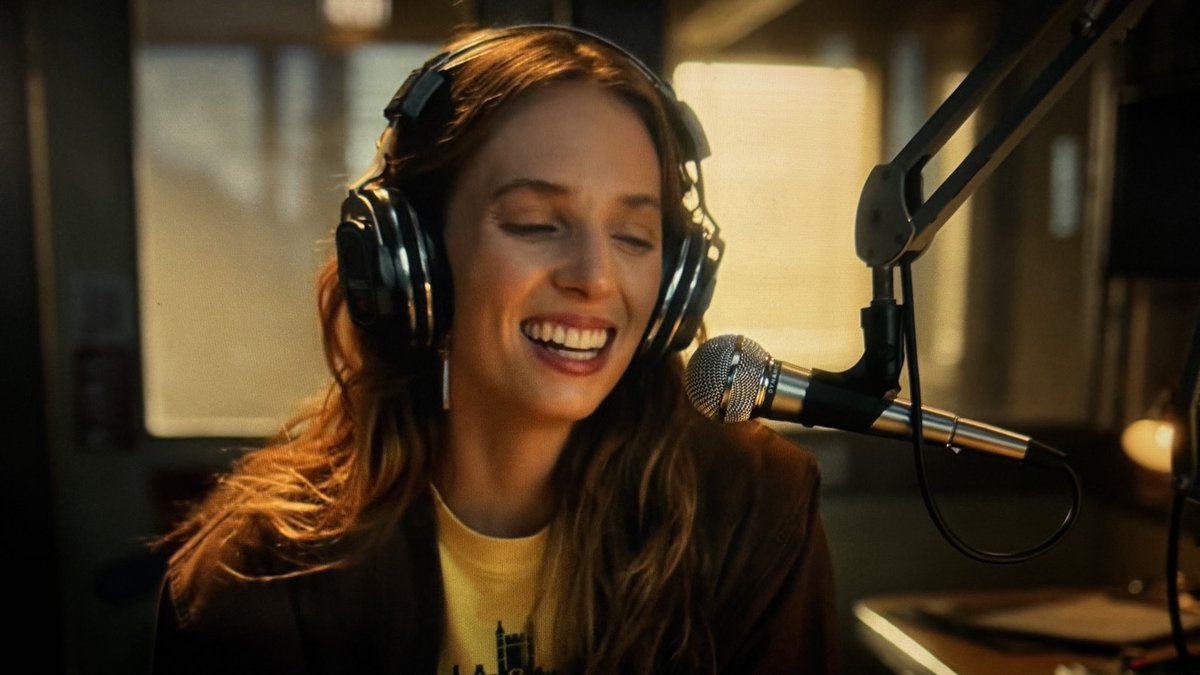 badpostmaya's tweet image. maya hawke as robin buckley :’) #StrangersThings5