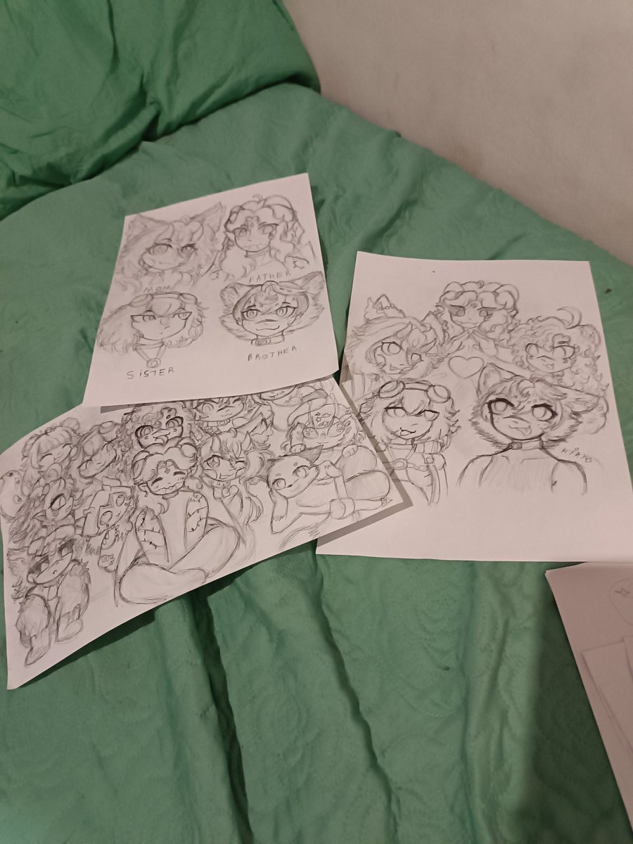 Kiryoelf's tweet image. @MiihCipher @Yoko_a_Yokai @beezedim @LuriZeero @GeneralMib_ @thefunnykimera @SwarmDeath_ @yarinkesabel @yuki_natsu7 @Ivy_nyx_ 

Passou-se um ano e acabei fazendo parte dessa família enorme e fofissima de mariposas, e como eu prometi &amp;gt;:3 eu iria agradecer...