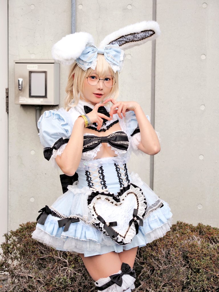 12/31 コミックマーケット107 2日目 モデル:篠崎こころ さん