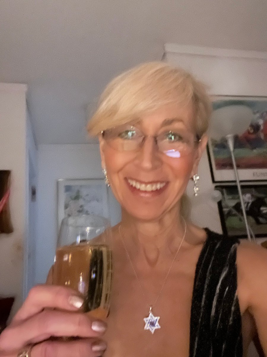 DGLebowitz's tweet image. Happy New Year from my table to yours.