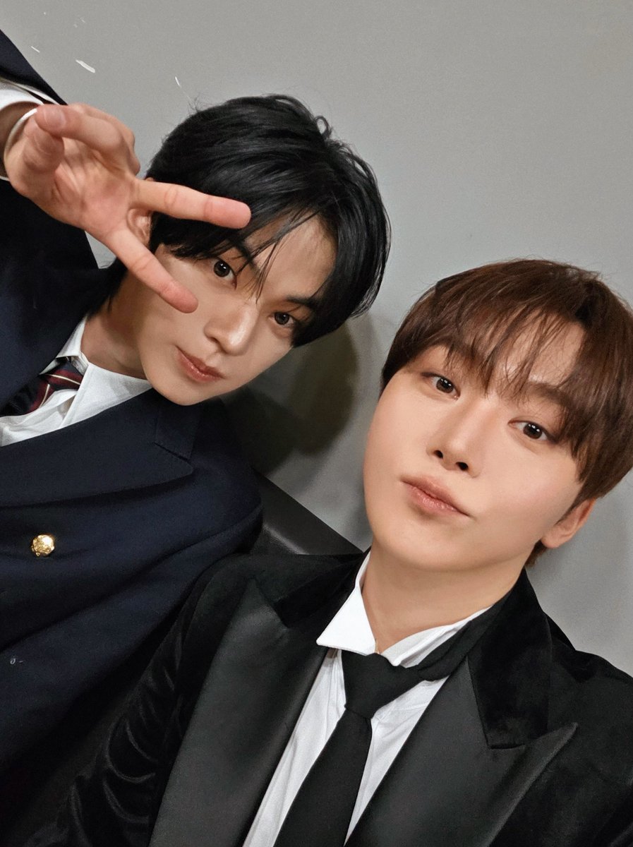 YuDdoee_42's tweet photo. 260101 위버스 포스트 업로드✨

42들 새해 복 많이 받아여!!

#투어스 #TWS #도훈 #DOHOON https://t.co/cxtqw8vsOP