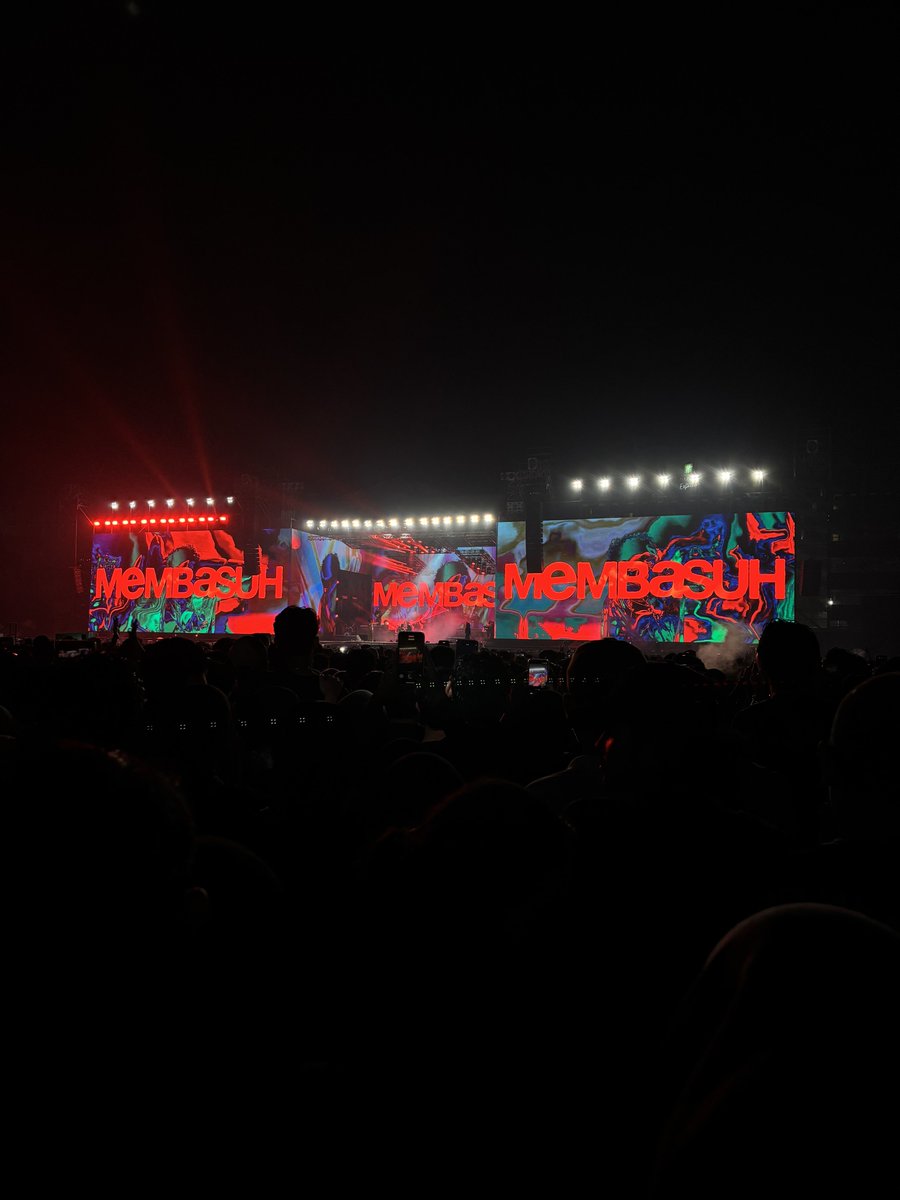 Syberster's tweet image. Happy new year, everyone, and thank you @wordfangs for the awesome show!