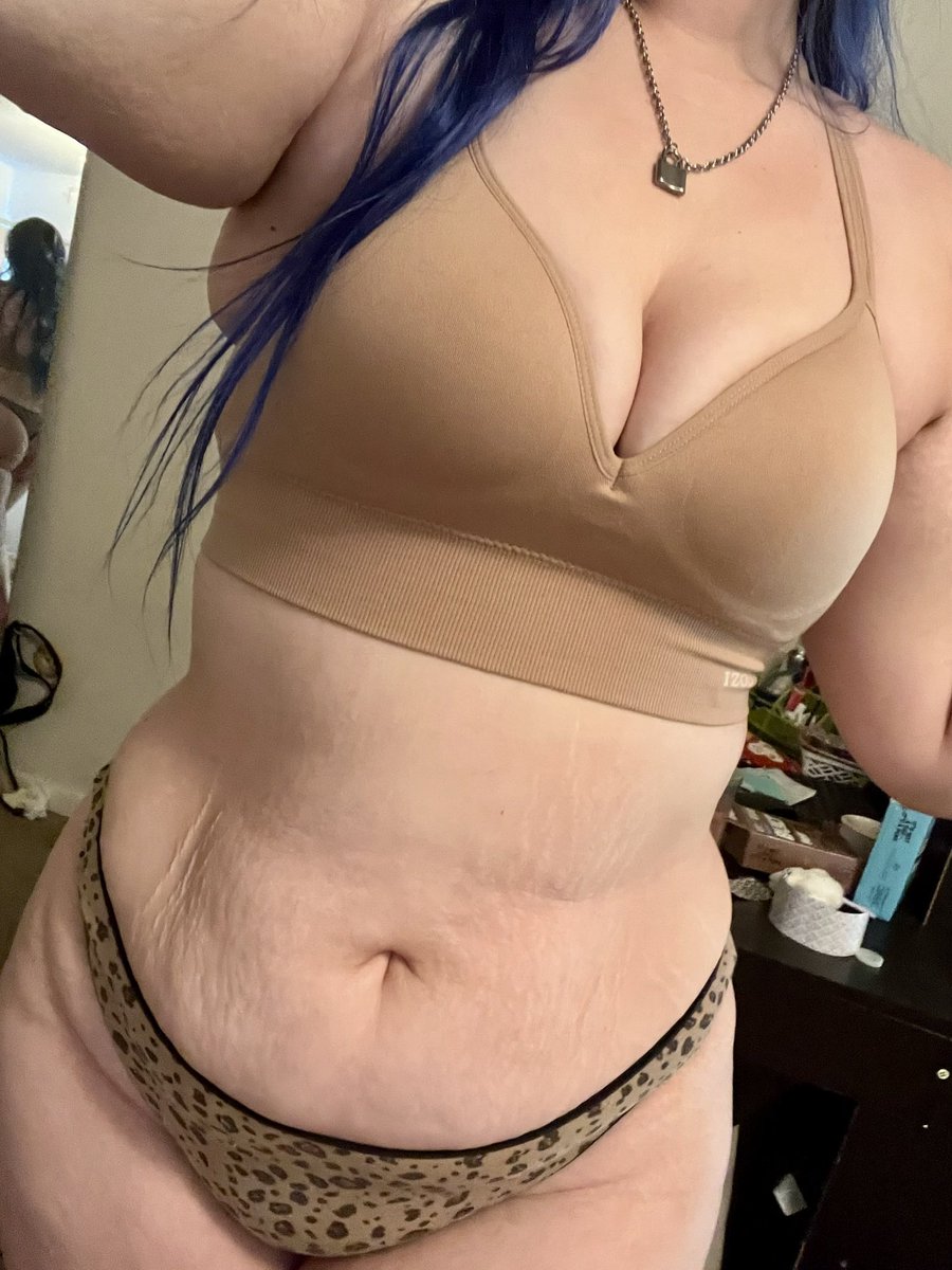 TeasersVen's tweet photo. Happy new year yall! I still have like an hour and a half but I’ve gained 1.3k of yall this year and that’s insane to me. I hope everyone has a safe night, and a good 2026 💙

tags: #nsfwtwt #goonette #gooner #controlkink #kinktwt #freeuse #ddlg #mdlg #nsfwtwtًً #rapebait https://t.co/A6JLYb0Klf