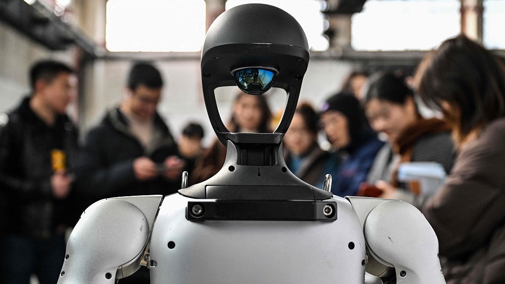 CGTNOfficial's tweet photo. #YourSay 2025 was a year of extraordinary progress in science and technology. From artificial intelligence and humanoid robots to China's space program and new energy developments, numerous breakthroughs have been achieved by Chinese scientists and researchers.
Which sci-tech breakthrough of 2025 did you find most impressive and why did it draw your attention? Leave your thoughts and comments!