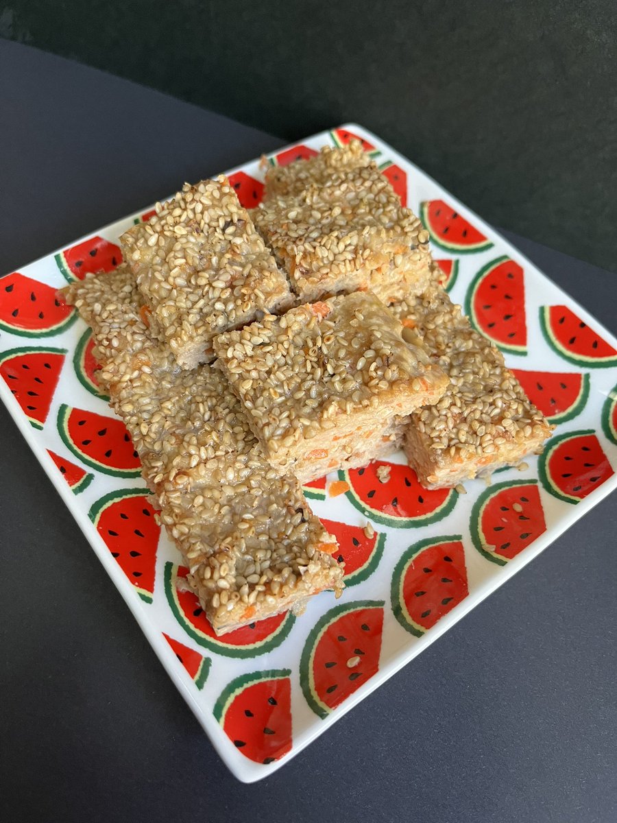 普段通り朝起きて朝ご飯食べて早めの初詣に行ってきました！明日は他の神社に行く予定だから今日は氏神様の神社へお参り🙏
帰宅して松風焼きをつまみつつ…のんびり過ごすつもり旦_(-ω-