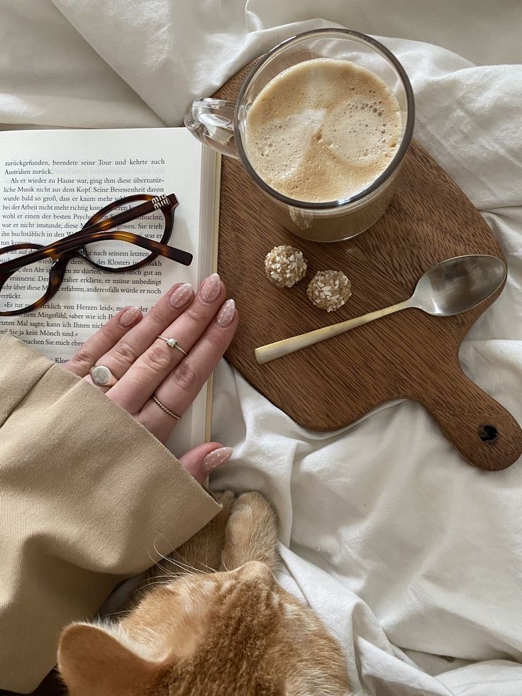 nathcniel's tweet image. ⊹   ་   ׅ   livros lidos em 2026   ׅ   ׄ   ⊹
                      ; a thread. 

“não era mais uma menina com um livro: era uma mulher com seu amante.”

              – clarice lispector.