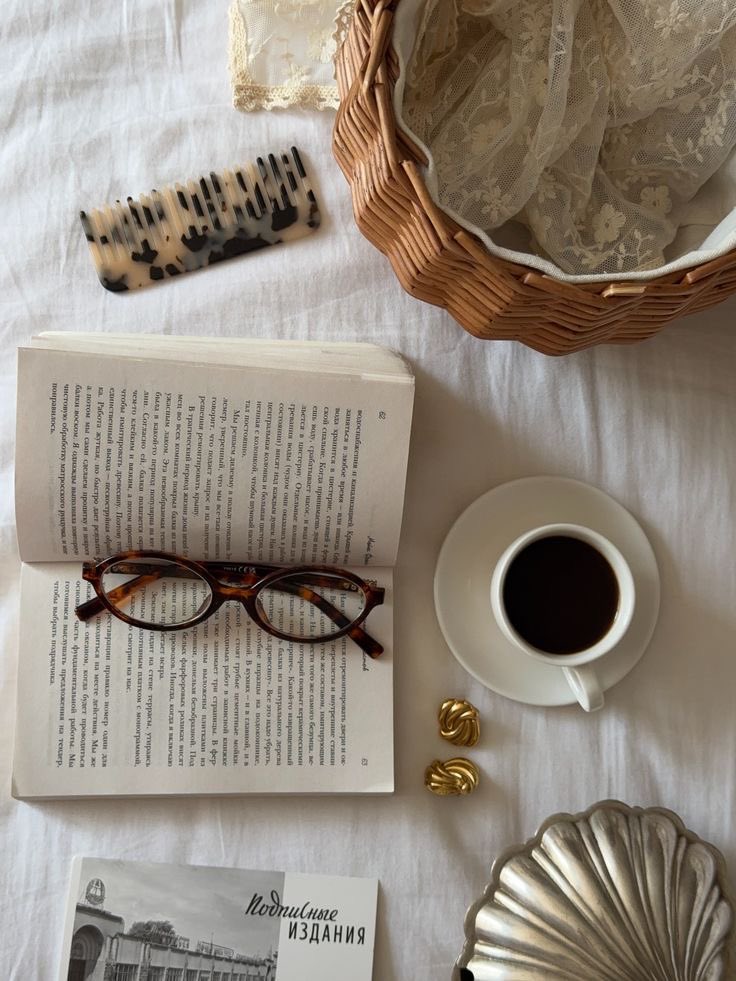 nathcniel's tweet image. ⊹   ་   ׅ   livros lidos em 2026   ׅ   ׄ   ⊹
                      ; a thread. 

“não era mais uma menina com um livro: era uma mulher com seu amante.”

              – clarice lispector.