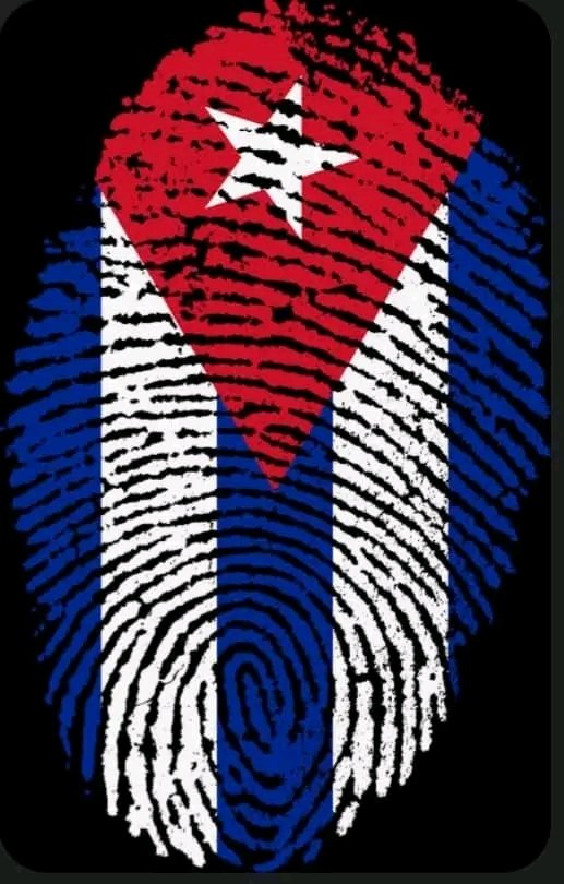 Hoy brindo por usted, por mí y por esa peligrosa costumbre que tenemos los buenos💖🇨🇺 de seguir naciendo. 

Abrazos ‼️