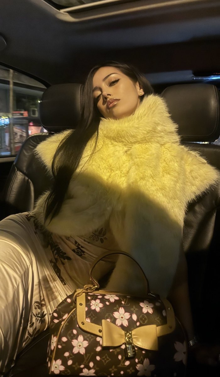 fliot's tweet image. ch. 1 of 365