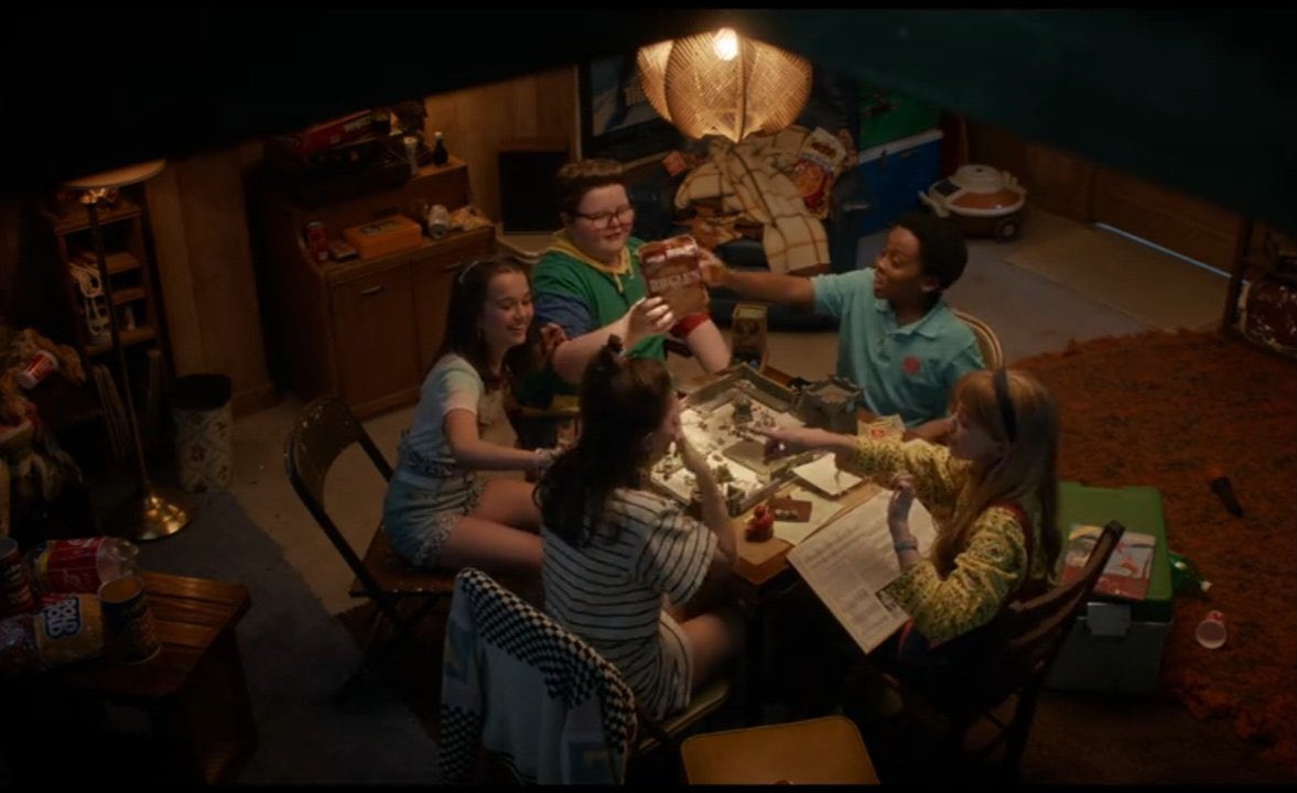 Mike looked so proud of Holly here at the end and it looked like he was thinking it’s an end of era but a start of a new one and that the magic lives on 🥹🥹#StrangerThings5 #StrangerThings