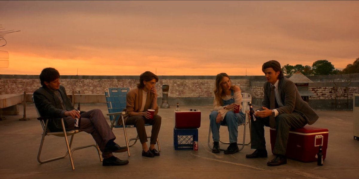 smalltownrobin's tweet image. Older teens all in college drinking on the rooftop at sunset quite possibly the best scene they could have ended them on