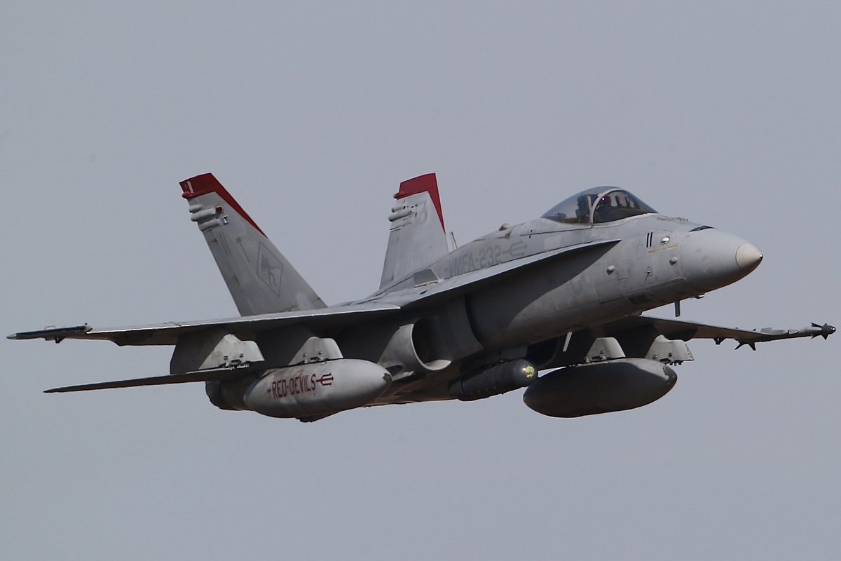 CrystalNova51's tweet photo. Dec 31,2025 PM.Atsugi Air Base.
I'm here to have a For fun...Third day
#11🤞

#厚木基地
#fa18
#reddevil
#vmfa232 https://t.co/NzalrhGQfb