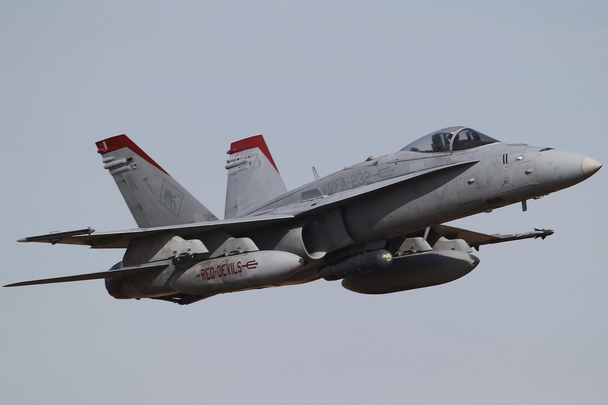 CrystalNova51's tweet photo. Dec 31,2025 PM.Atsugi Air Base.
I'm here to have a For fun...Third day
#11🤞

#厚木基地
#fa18
#reddevil
#vmfa232 https://t.co/NzalrhGQfb