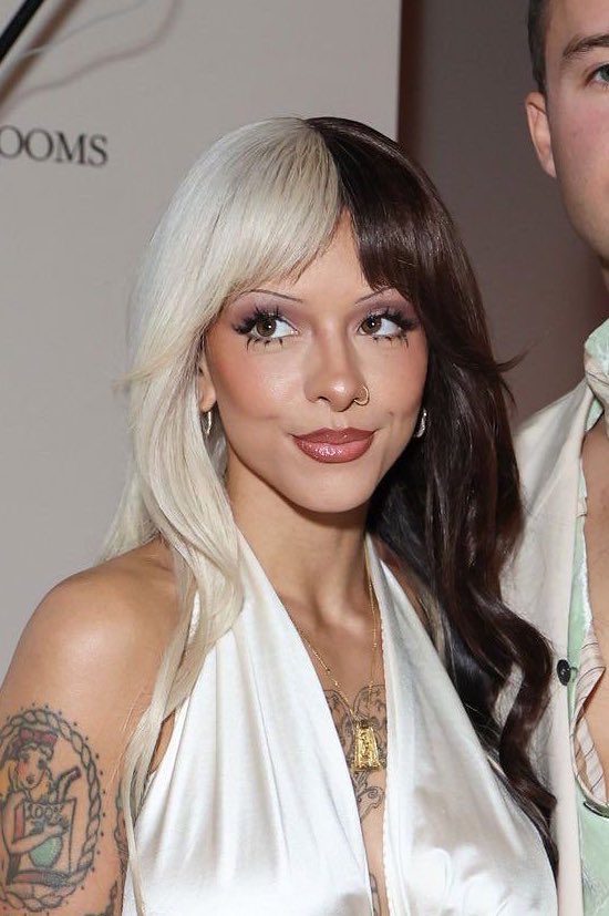 melaniemspace's tweet image. Estamos oficialmente no ano de lançamento dos DOIS novos álbuns de Melanie Martinez.