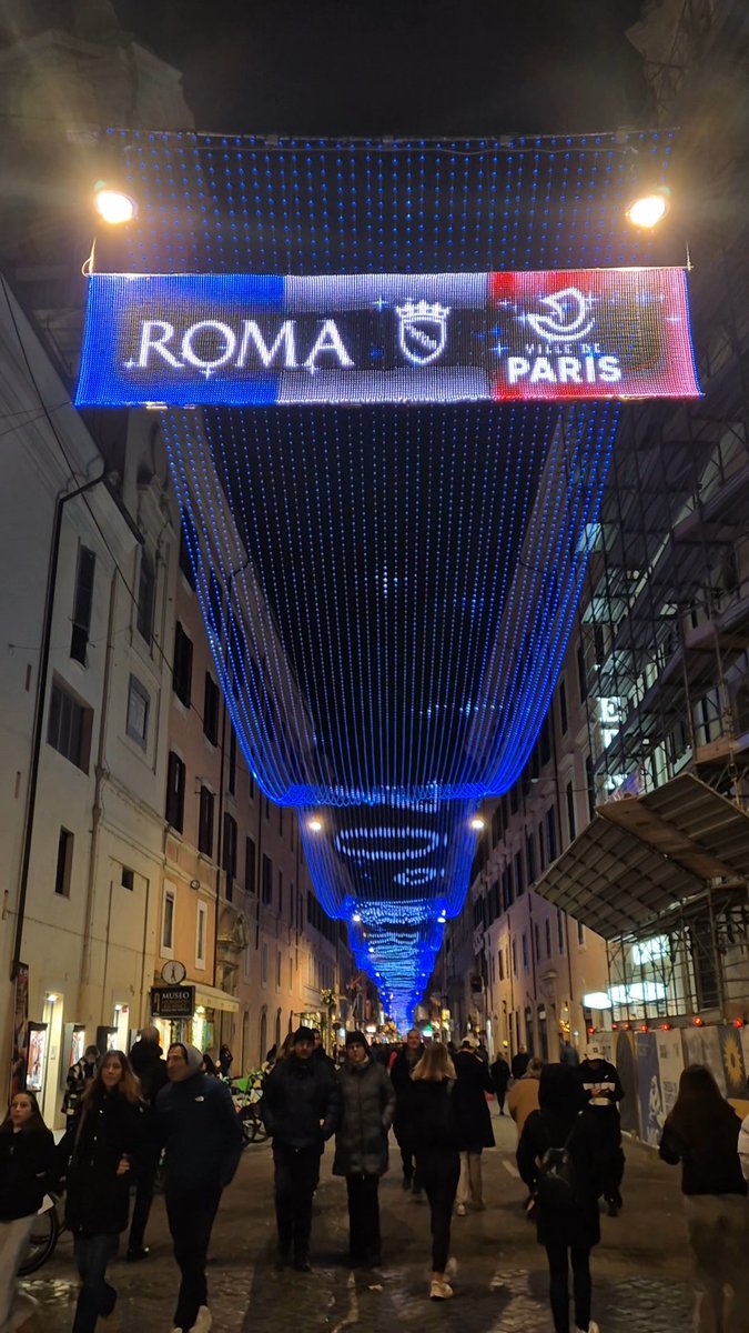FedeZambelli's tweet photo. Felice anno nuovo da Roma!! Tanti auguri di un buon 2026 all'insegna dei 70 anni del gemellaggio tra Roma e Parigi 🇮🇹🇫🇷

Bonne année depuis Rome!! Meilleurs vœux d'un joyeux 2026 marquant les 70 ans du jumelage entre Paris et Rome 🇫🇷🇮🇹

Happy New Year 2026 from Rome 🎆🎊🎉 https://t.co/X6d1bQTYGG