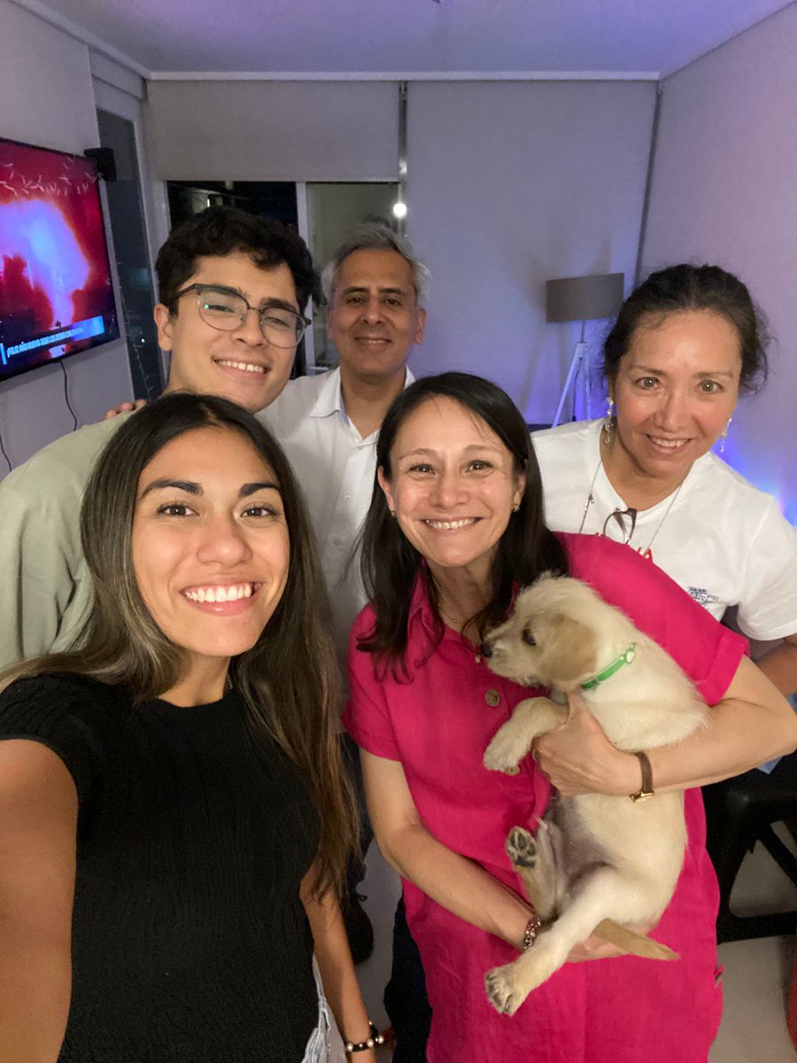 Chelsea_ChileFC's tweet image. Feliz año a todos los cabros!

Por un año más activo en twitter y sin tanto drama blue (imposible)