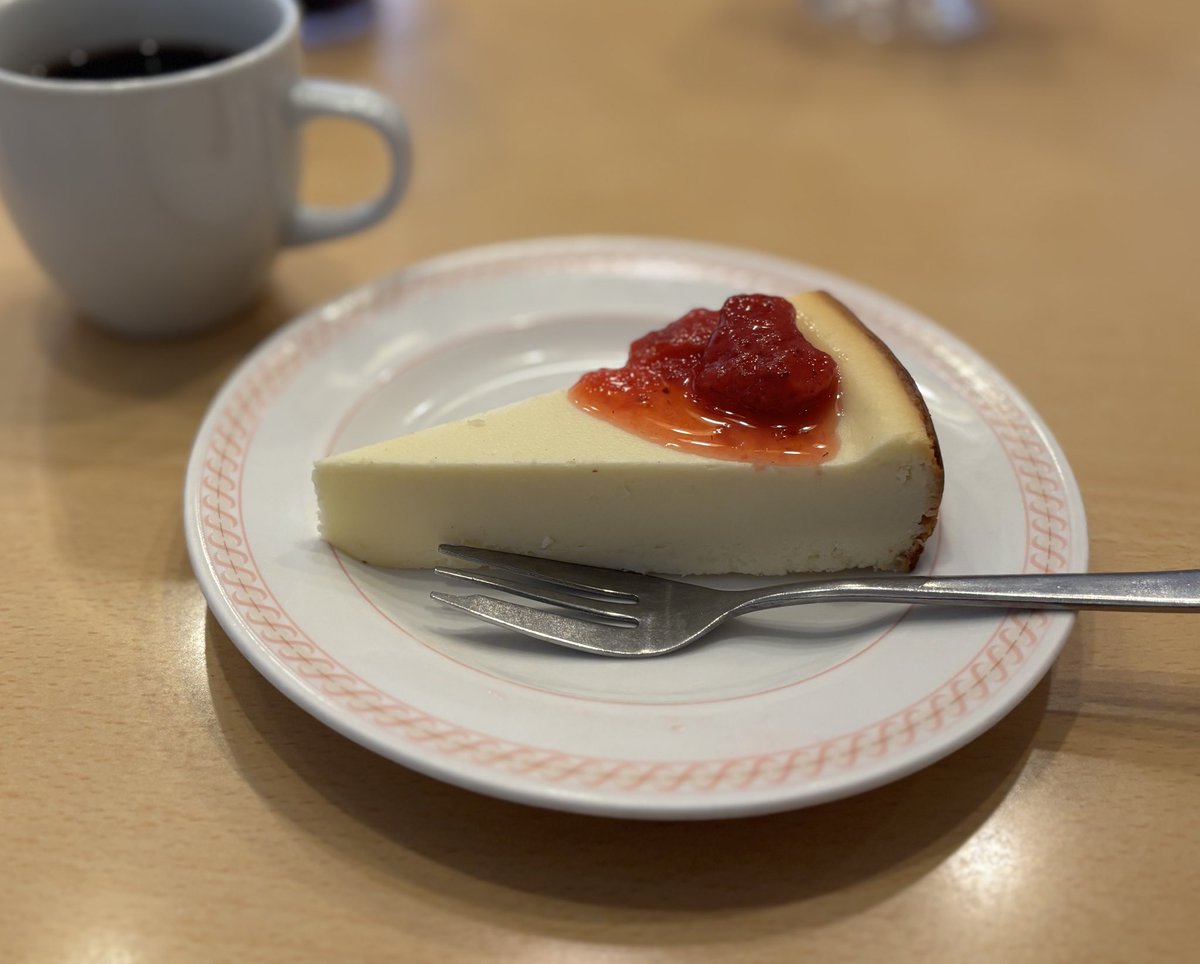 bashy0's tweet image. 三社巡り後のジョイフル。チーズケーキうめぇ。