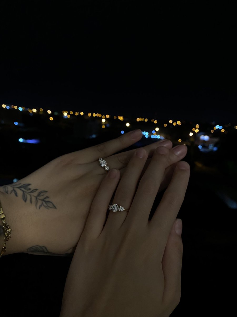 filmrachn's tweet image. feliz 2026 pra nós lésbicas que começamos o ano noivas 🤍