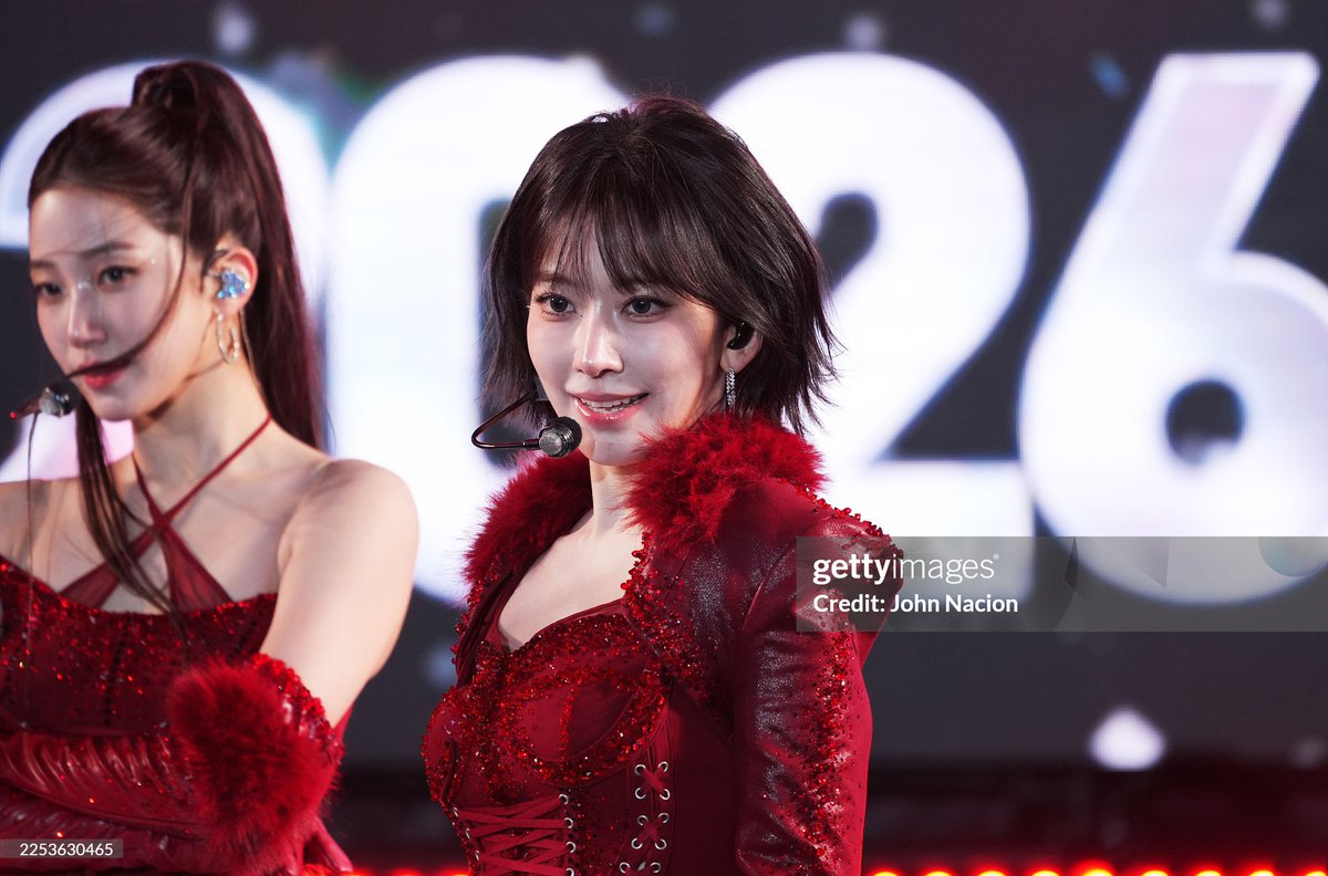 Times Square New Year's Eve 2026 Celebration #사쿠라 #宮脇咲良