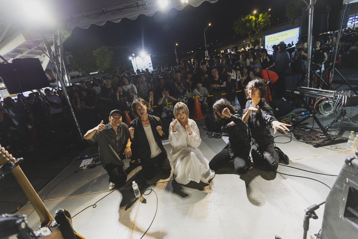 YuShiromizu's tweet photo. KAGERO新体制、ILYOSSの躍進、NEPOの熟成と、けたたましくも愛らしい2025年でした。

総ライブ本数93本、シングル17枚EP1枚アルバム3枚、ランニング距離5,427km、仕込んだチャイ96リットル。

2026年も楽しみましょう。 https://t.co/rUO1y8l39z