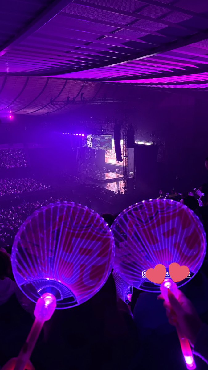 komugidaimajin's tweet photo. 年越しは、浜崎あゆみカウコン行ってきた〜
パフォーマンスに“君が代”入れてくるあたり、愛国心感じるし、総じて世界観と思想強めで最高すぎた https://t.co/SyOAL7Jr5Y