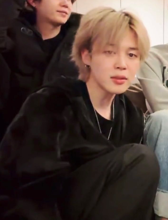 jiminbeakie's tweet image. yeah cuz LOOK