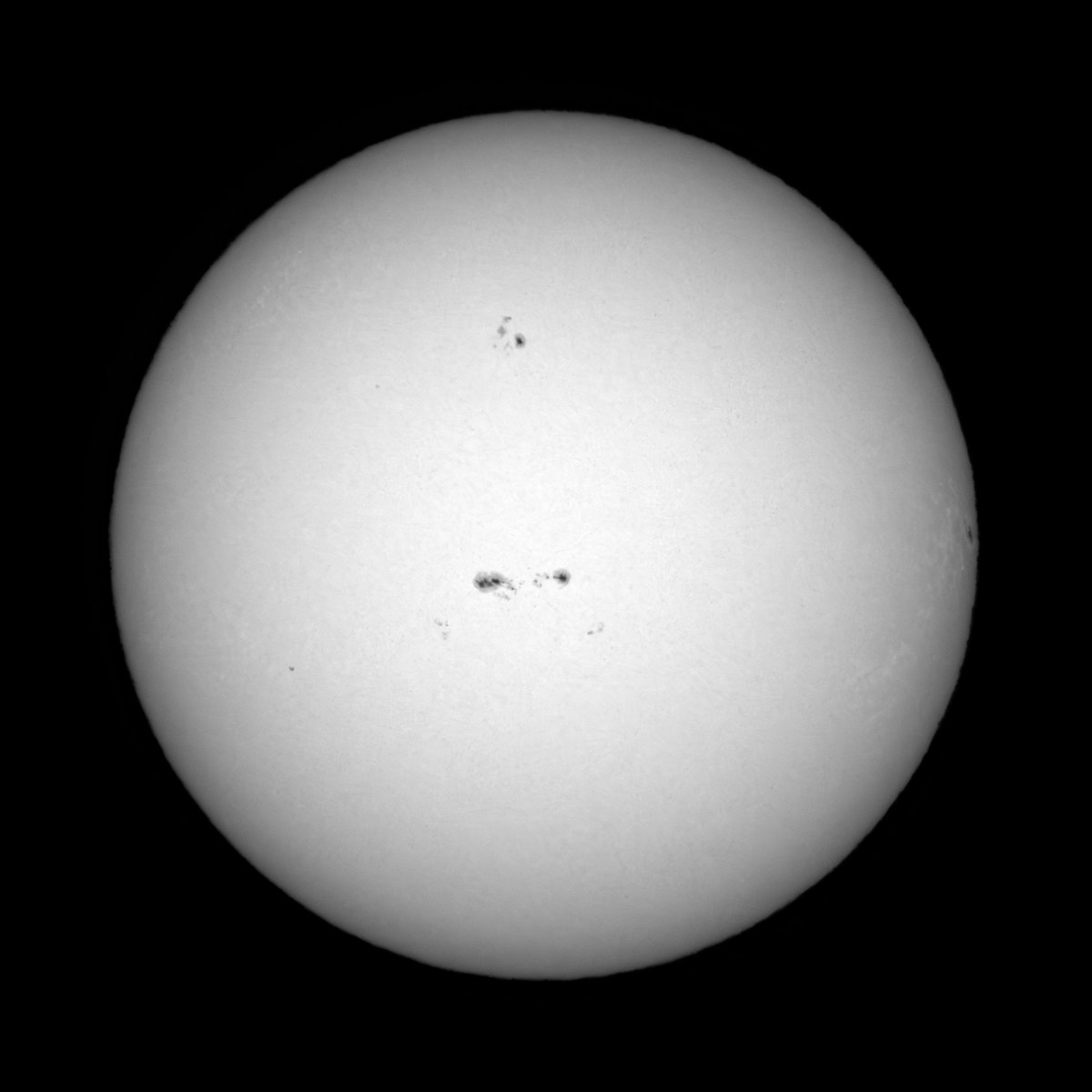 chimura_'s tweet image. 2026年1月1日の太陽面　FC-50と２ｘテレコン　OMD-E5M2 バーダーソーラーフィルム、UV,IRカットによる白色光