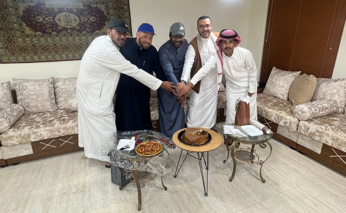 تم مساء الاربعاء الموافق 31ديسمبر اجتماع اعضاء مجلس إدارة فريق شبل في مقر <a href="/mushatyanbu_org/">جمعية مشاة ينبع</a> حيث دار الحوار في جدول أعمال @shebelyanbu وبرامج الفعاليات القادمة وفي نهاية اللقاء تم الاحتفال بالزميل الاستاذ احمدابوعنق بعد خروجه من المستشفى

<a href="/MushatYanbu/">فريق مشاة وهايكنج ينبع التطوعي</a> 
<a href="/YanbuMashi/">فريق مشاة ينبع النسائي التطوعي</a> 
#ينبع_الصناعية