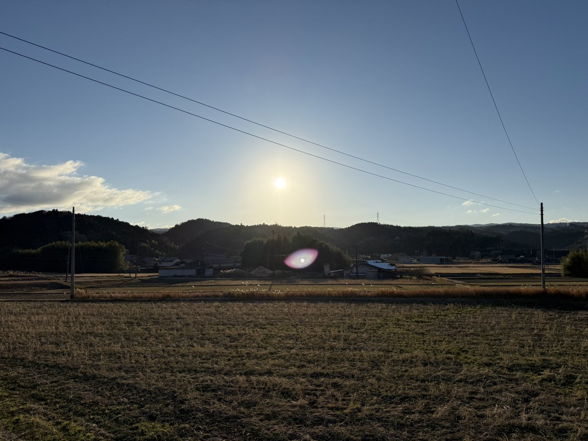 shukka01's tweet photo. 新年明けましておめでとうございます。
改めて今年もよろしくお願いします。
自宅から見た今年の初日の出です。
#初日の出　#新年　#元旦　#sunrise   #HappyNewYear2026  #新年好　#새해복많이받으세요 #ano-novo #anonuevo2026 https://t.co/PYkFAdfXh1